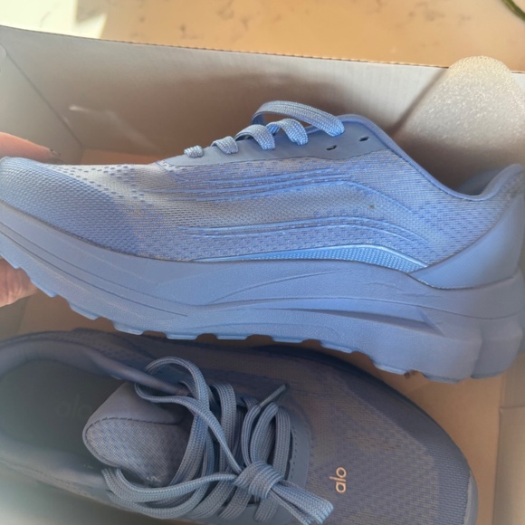 ALO RUNNERS BRAND NEW WOMEN SIZE 8 1/2  MEN SIZE 6 1/2  BLUE - Picture 2 of 9